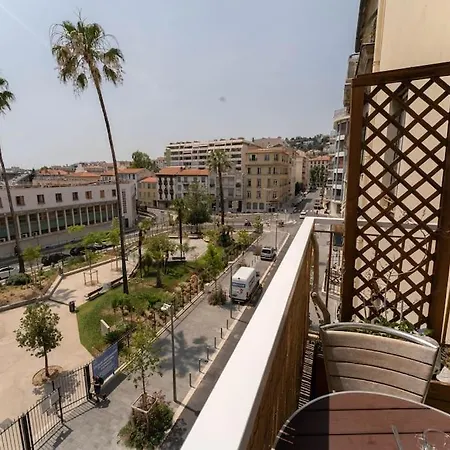 Apartment Centre Avec Balcon Nice