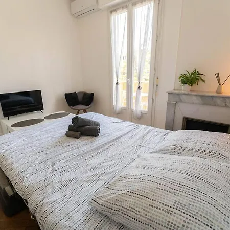 Plein Centre 1 Avec Balcon *