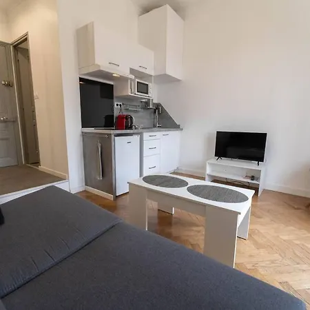 Apartment Centre Avec Balcon Nice